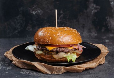 {{photo.Alt || photo.Description || 'Классикк'}}