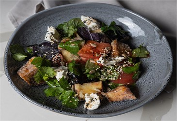 {{photo.Alt || photo.Description || 'Бомбезный'}}